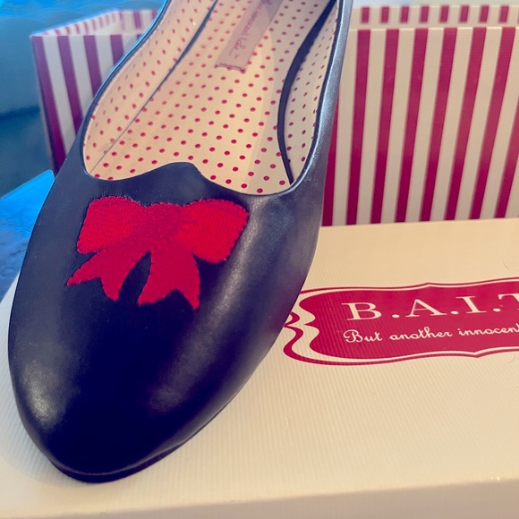 B.A.I.T. Footwear black Selena flats with red embroidered bow, vegan leather - Picture 2 of 9